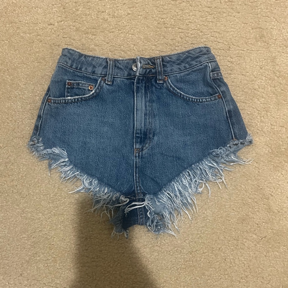 Top Shop Jean Shorts “Kiri”. Size 4. Great Fit!